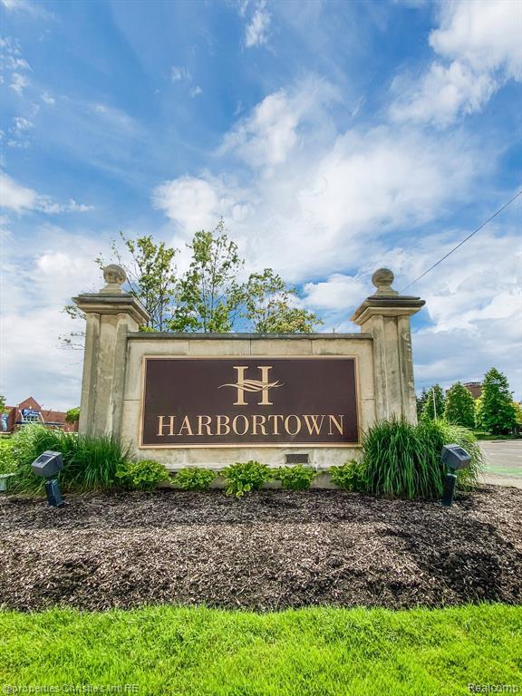 Building Photo - 250 E Harbortown Dr