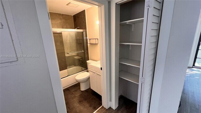 Building Photo - 3538 SW 17th St