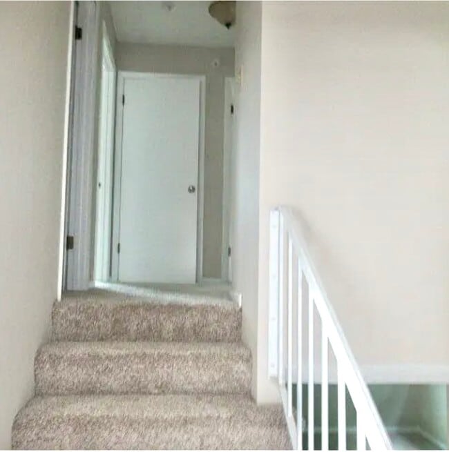 Building Photo - 1026 Illinois Dr