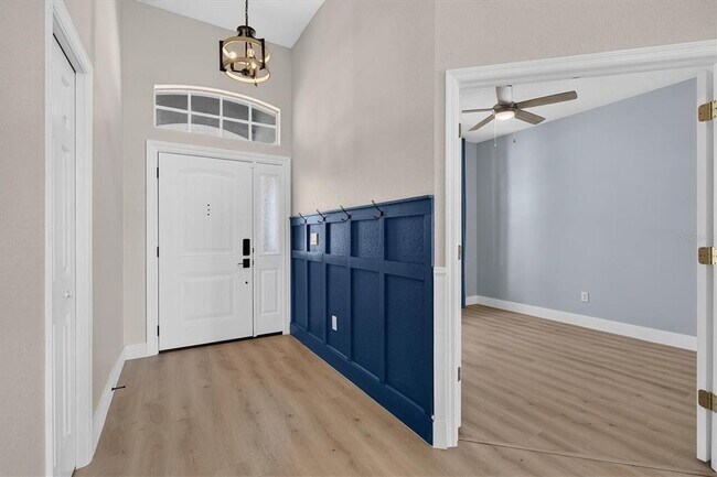 Building Photo - 10725 Banfield Dr