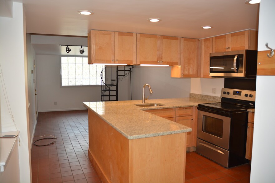 Building Photo - 217 Vine St