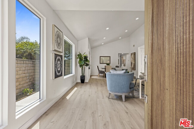 Building Photo - 13 Pepper Ct