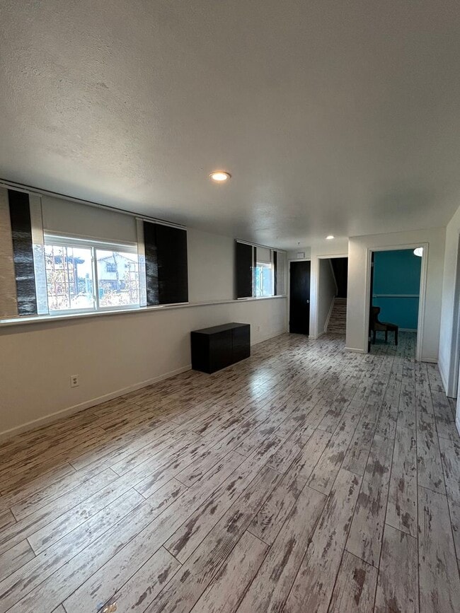 Building Photo - Stunning 4 BR/2 BA Morrison Home!!