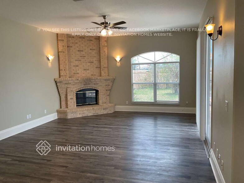 Building Photo - 7214 39th Ln E