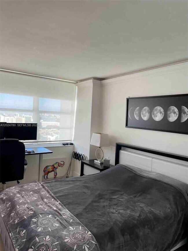 Building Photo - 18081 Biscayne Blvd