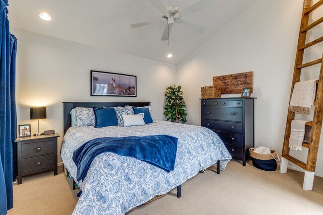 Building Photo - Oaklawn Lemmon Gem