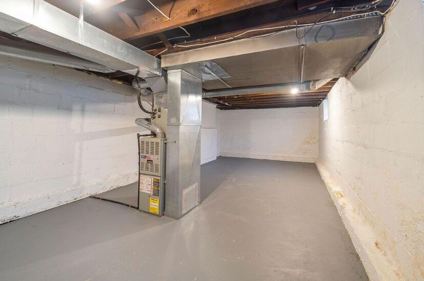 Private basement with washer and dryer - 421 Zimpfer St