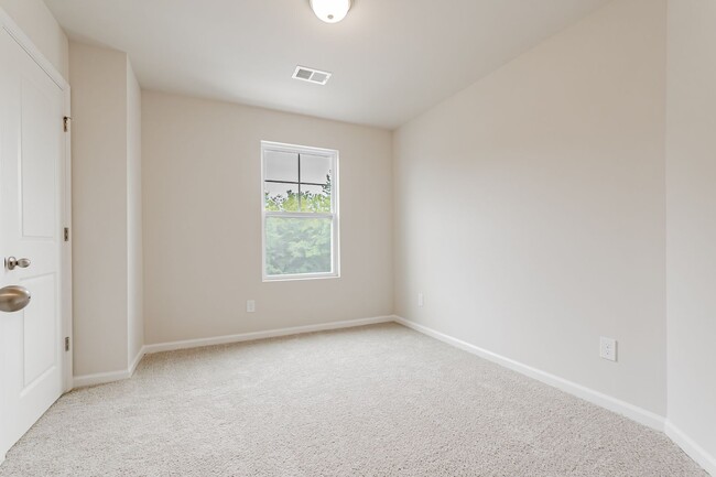 Building Photo - Like-New 4 Bedroom Home in Boulder Ridge –...