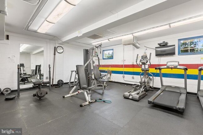 Onsite Gym - 6918 Victoria Dr