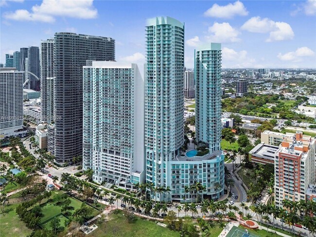 Building Photo - 1900 N Bayshore Dr