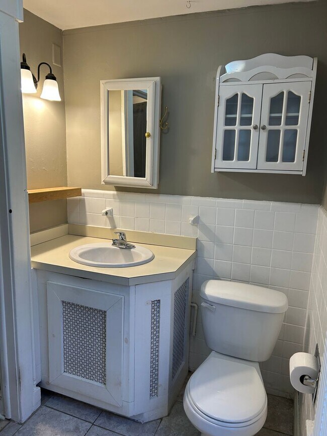 Building Photo - 510 W Orange St