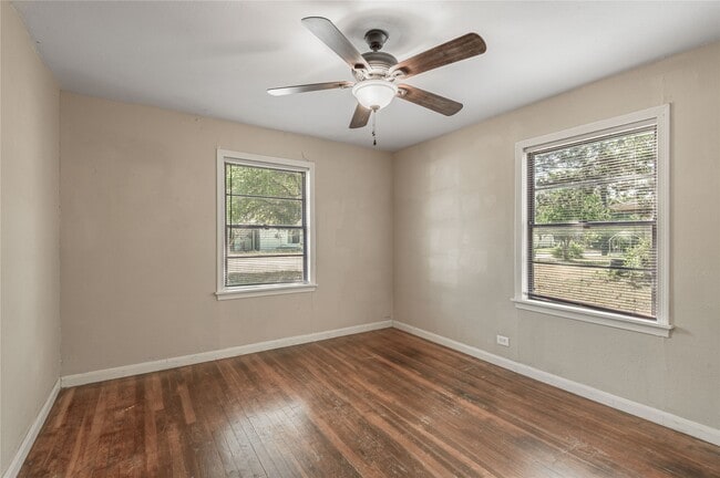 Building Photo - 1528 Ave P