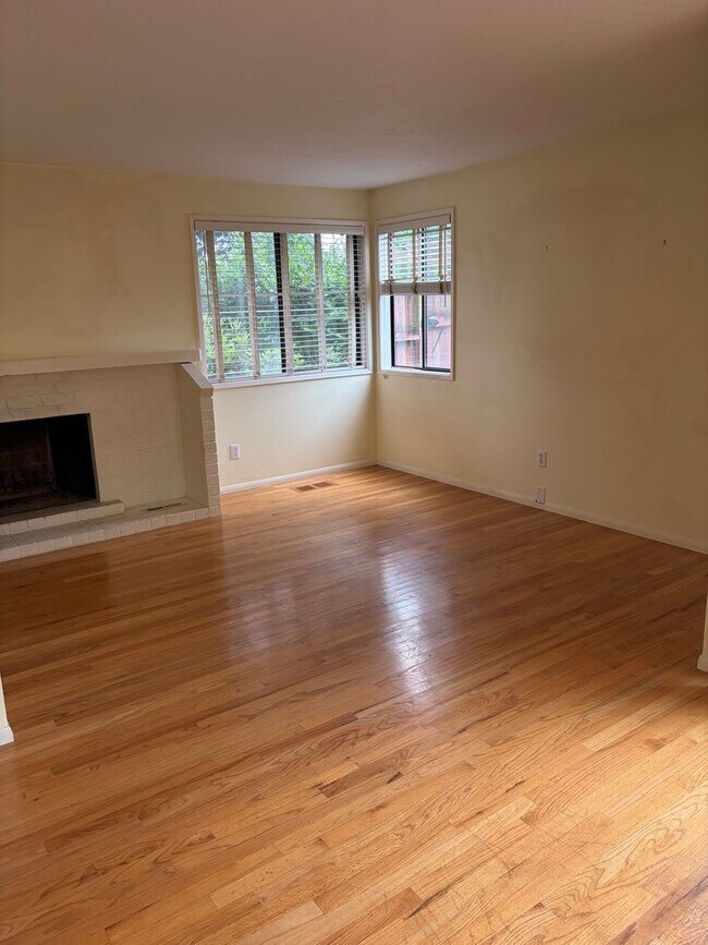Building Photo - 2 Bedroom Duplex in Newberg