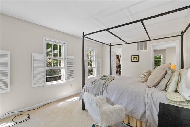 Building Photo - "Luxurious 3-Bed Retreat with Finished Bas...