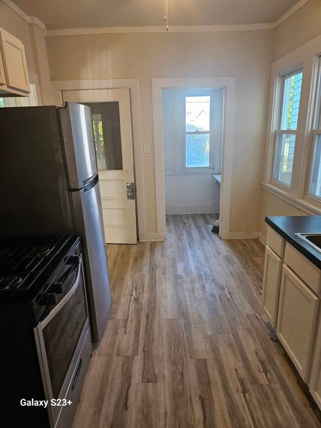 Building Photo - Historic and charming rehabbed property in Downtown Gary