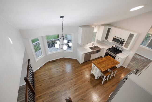 Building Photo - 615 Chester Ct E