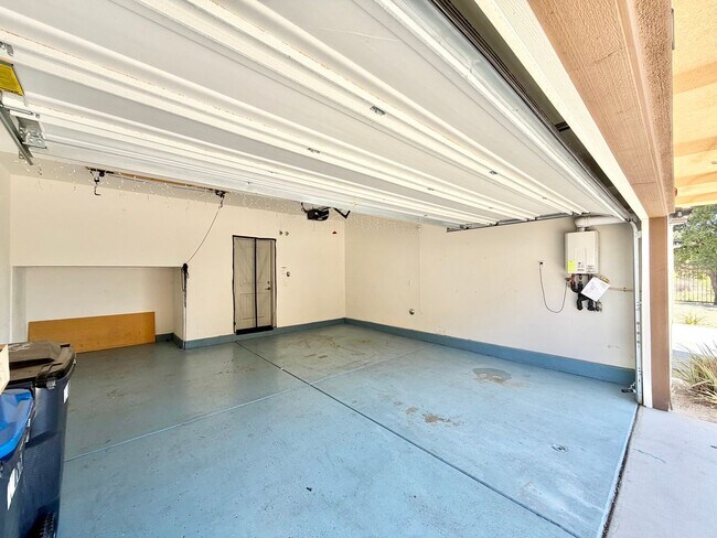 Building Photo - 40390 Calle Real