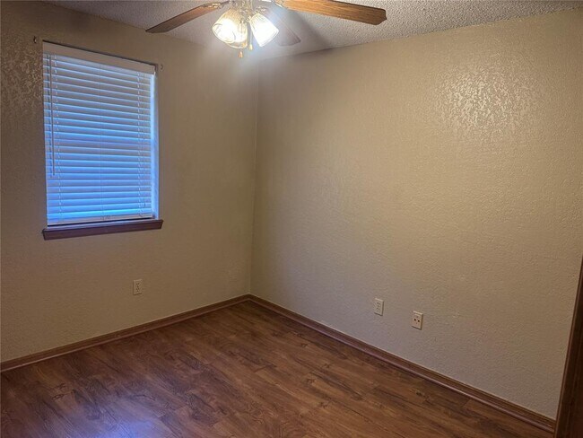 Building Photo - 1009 Lapwing Rd