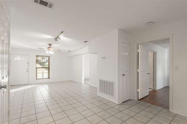 Building Photo - 2118 Avenue M