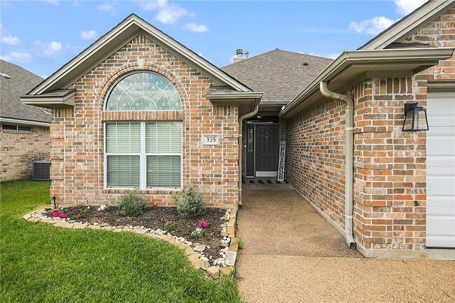 Building Photo - 335 Robelmont Dr