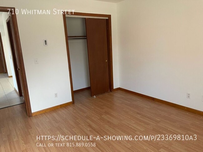 Building Photo - Beautiful newly renovated  2 Bedroom Apt! ...