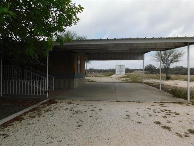 Building Photo - 3bedroom 2 bath with acreage