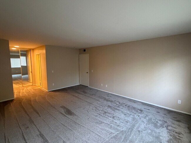 Building Photo - Spacious Condominium in Claremont School District! Ready for Immediate Move-in!!
