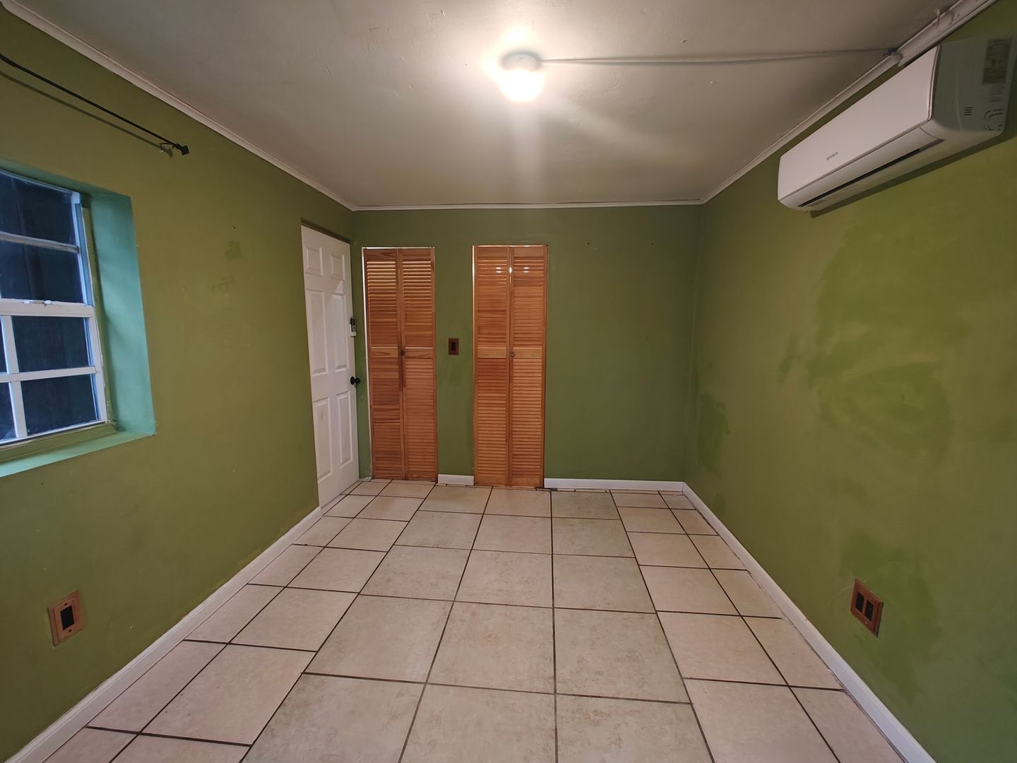 Building Photo - 76 NE 170th St