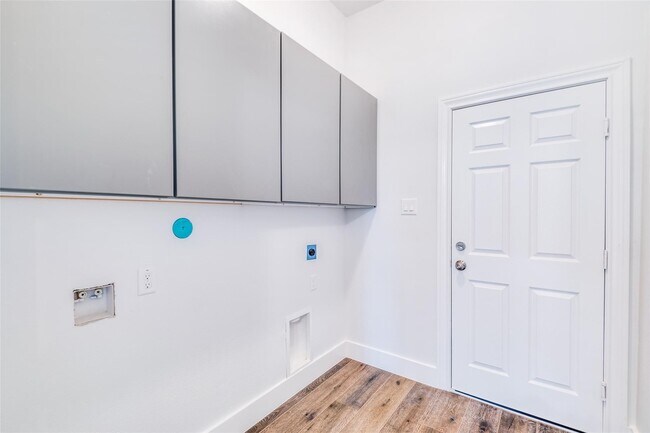 Building Photo - 144 Monterrey Rd W