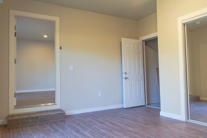 Building Photo - 88 Bayview Ave