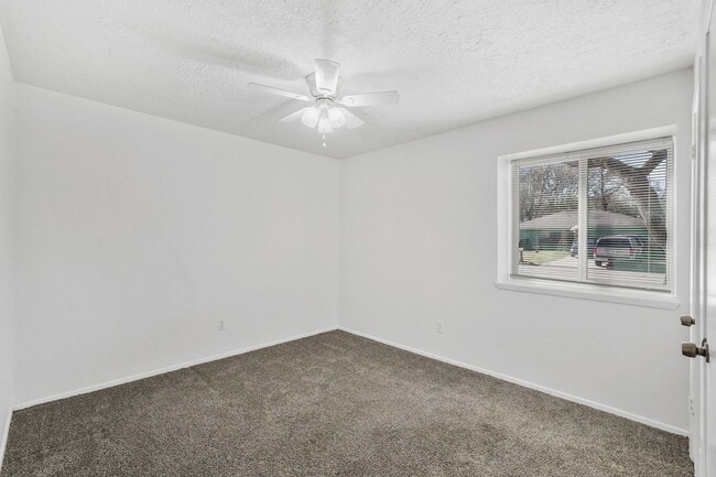 Building Photo - 15226 Flamingo Park