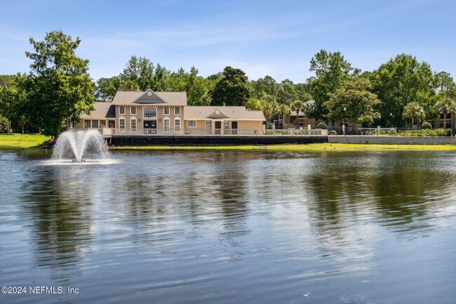 Building Photo - Renovated Condo in a Convenient Location!