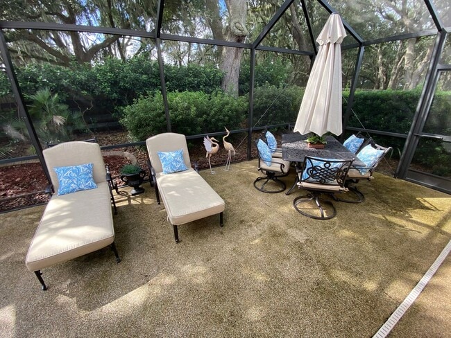 Building Photo - Gorgeous 3 + 2 Turnkey ANNUAL Lease w/Swim Spa & Large Private Screened in Patio In The Village o...