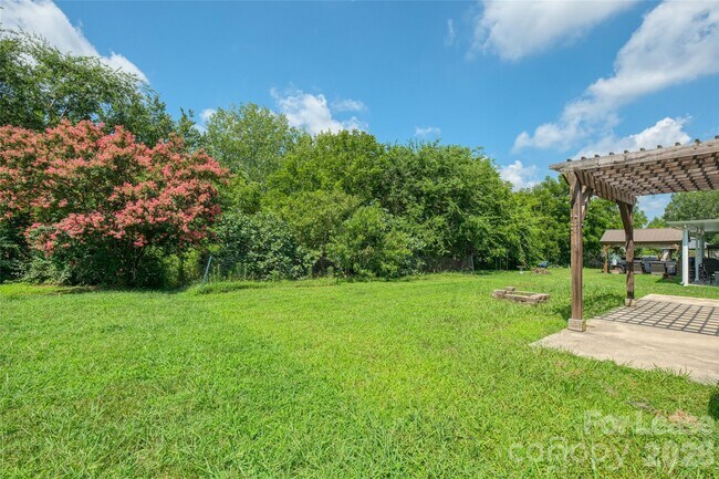 Building Photo - 10745 Glenluce Ave