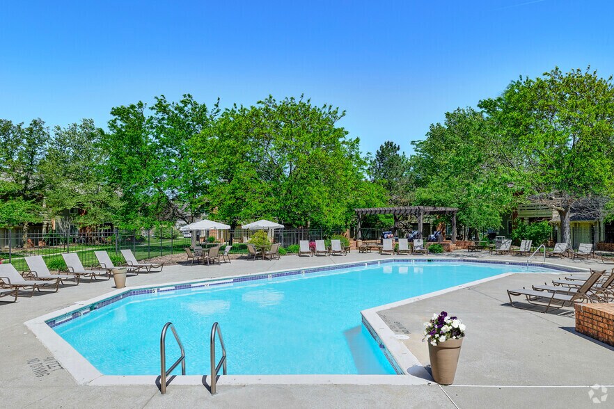 Perry's Crossing Pool - Perrys Crossing Apartment Homes