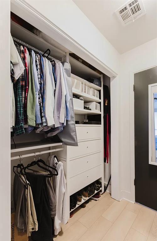 Building Photo - 909 Reinli St