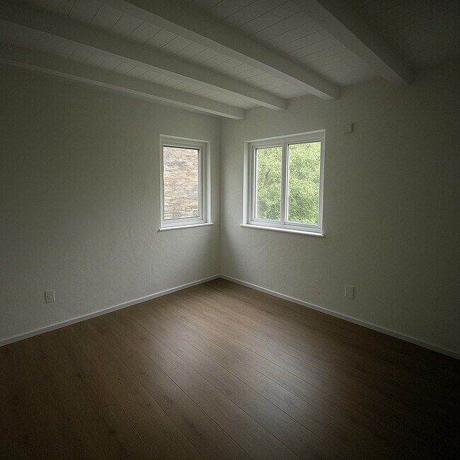 Building Photo - 1300 Dunning Dr