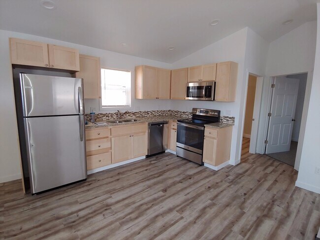 Building Photo - NW Oak 919-921