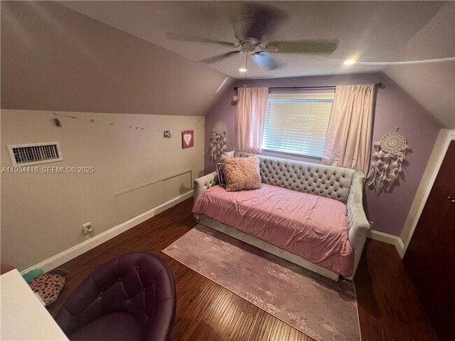 Building Photo - 5068 Beechwood Rd