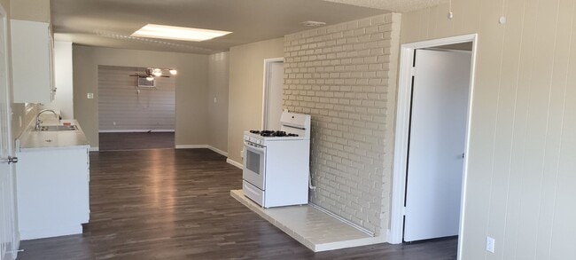 Building Photo - Beautiful home. Apply today!