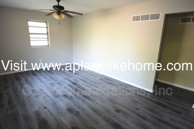 Building Photo - 1725 N 76th Terrace