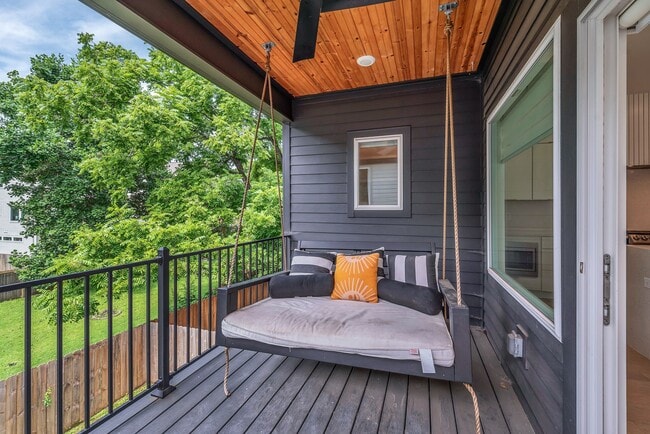 Building Photo - 904 Cahal Ave