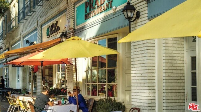 Building Photo - 635 N Plymouth Blvd