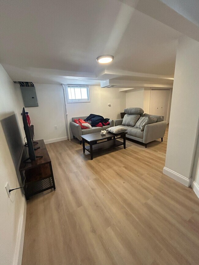 Building Photo - 6025 Fyler Ave