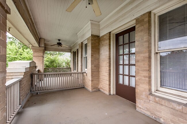 Building Photo - 1 Bedroom, 1 Bath Apartment - East Dallas