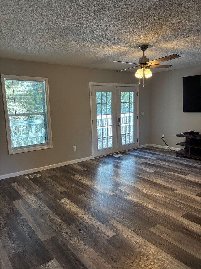 Building Photo - Charming 2-Bedroom, 2-Bath Home in the Hea...