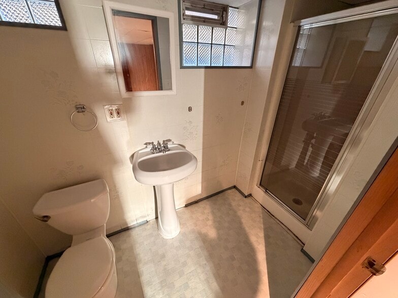 Building Photo - 248 Beverly Rd