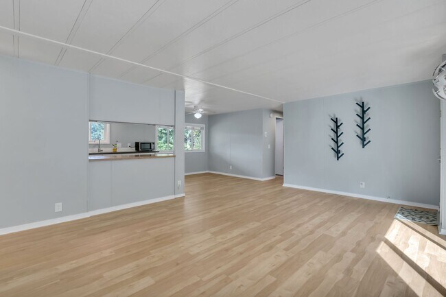 Building Photo - Cozy 3 Bedroom Home on a Large Lot!