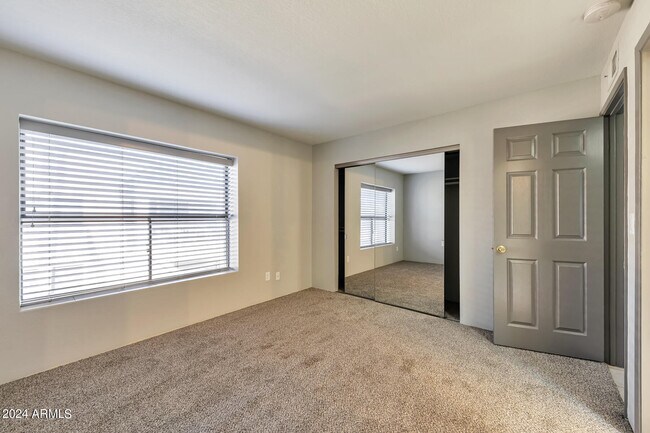 Building Photo - 14849 N Kings Way