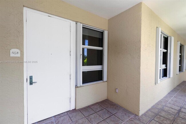Building Photo - 703 Crandon Blvd